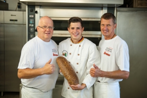 BaeckereiBreuerBackstubemin Bäckerei Breuer Schwarzbrot